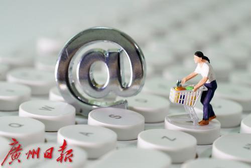 女子買(mǎi)苦瓜發(fā)現(xiàn)不明藍(lán)色粉末