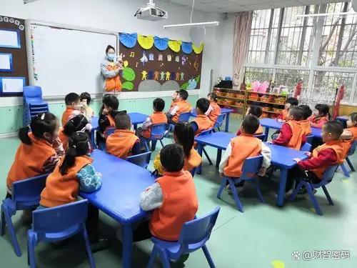 江西上饶回应幼师工资争议 行业薪资困境引关注