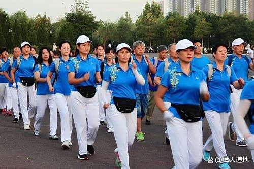 如何制止暴走團(tuán)的違規(guī)占道行為 堵疏結(jié)合才是王道