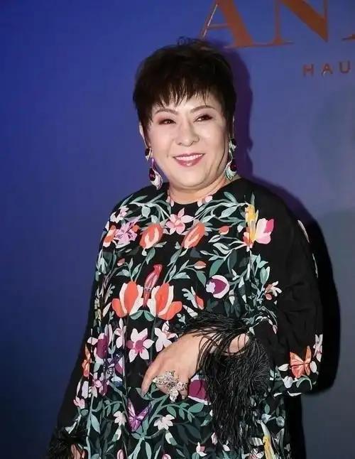 向太回应“向家破产”传闻：珠宝、豪宅都在，还养着1000多名员工；向佐力挺