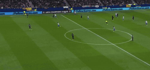 欧冠强强对决：门将后卫轮番送大礼 15分钟连丢3球 8亿豪门2-5崩盘 热刺惨败马竞