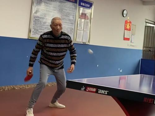 91岁游戏老兵通关《生化危机9》后,我偷学到了真正的养生秘籍 游戏与运动并行