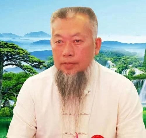 男子不顾劝导花15万请大师迁坟改运 迷信陷阱终醒悟