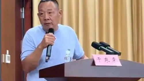 于东来在英国伦敦吃胡辣汤 理念感动小店老板