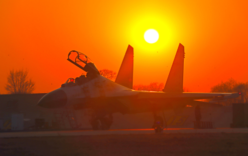 絕美！海軍航空大學某團跨晝夜飛行訓練現場