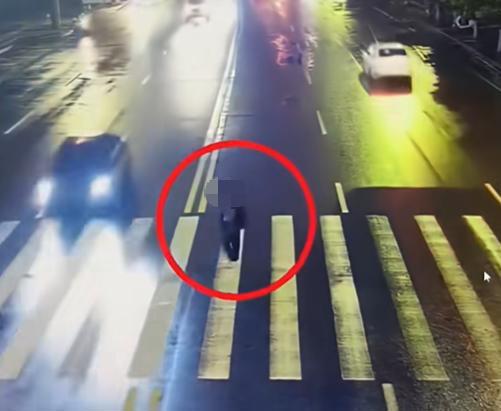 警方通报15岁少年被撞身亡