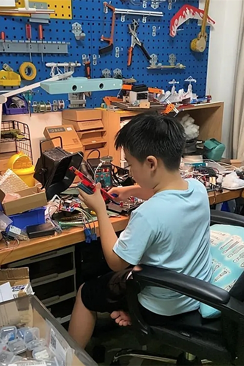 11岁男孩自写代码造火箭 少年天才震撼科技界