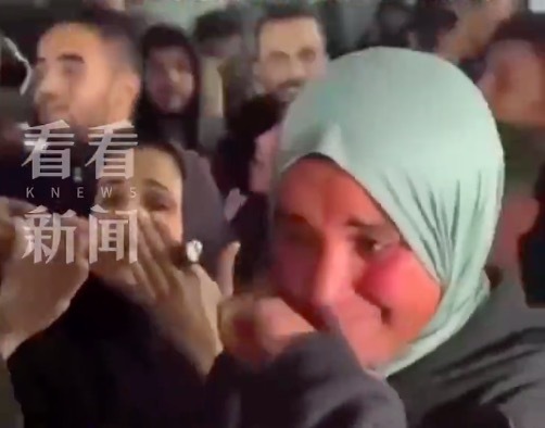 等这一天2年了！加沙女子得知同意停火后哭了