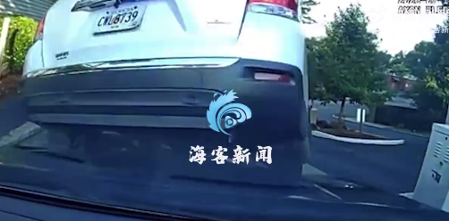美警追缉惊险画面：驾车顶翻嫌疑人车辆 火速下车制服对方