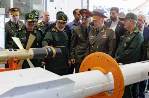 画面公开！俄国防部：绍伊古访问伊朗，伊方展示最新无人机等装备