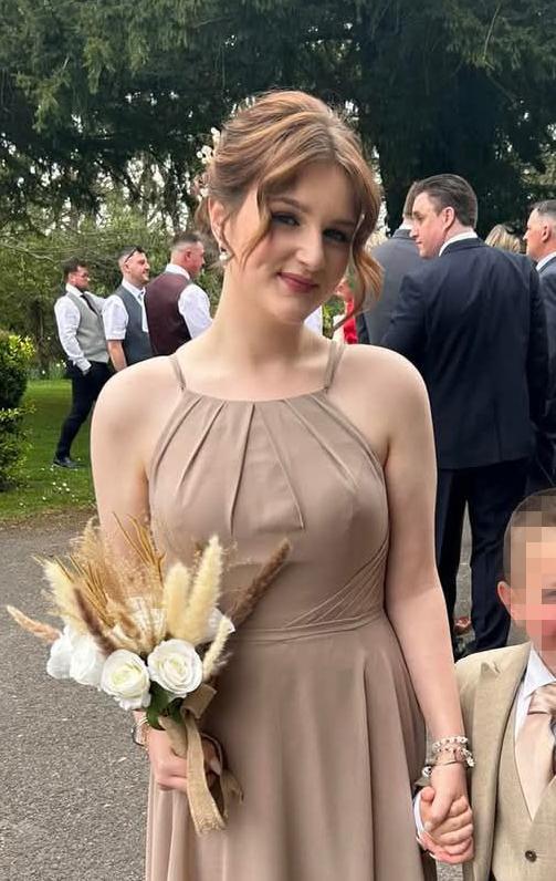 英国17岁女孩在家中被刺死 凶手出庭