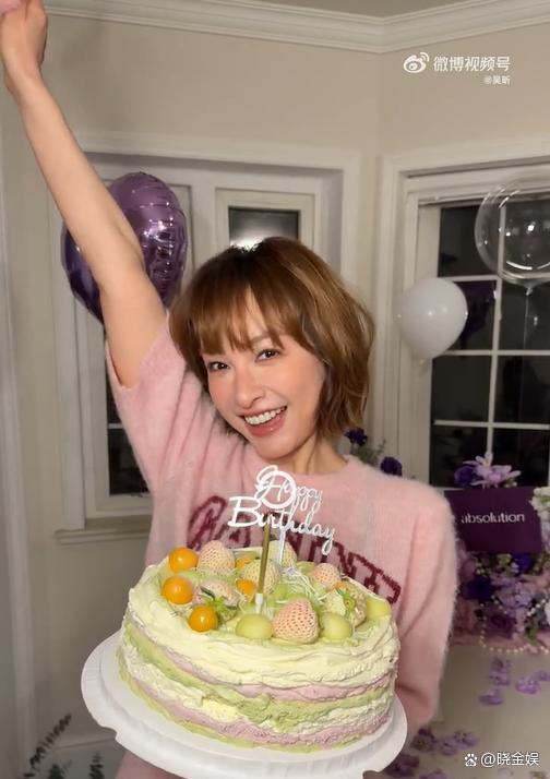 吴昕43岁寿辰青娥感饱胀 岁月不改邻家女孩气质