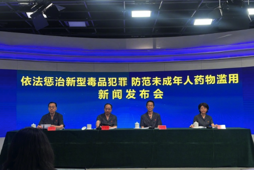 17岁女孩长期吸食笑气无法行走 二人向未成年人销售笑气1.48万支获刑