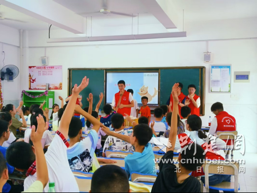 湖北医药学院谱写青春志愿之歌