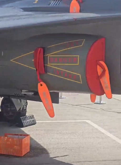 印度光辉战斗机迪拜航展漏油？印度军事网站忙