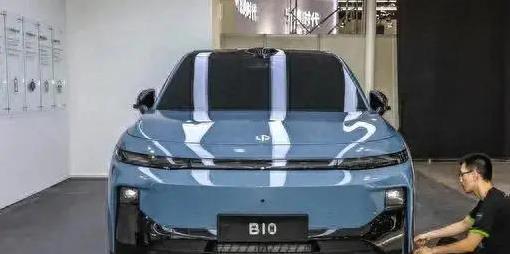 零跑B10颜值爆表，智能配置拉满，价格却让人心动？