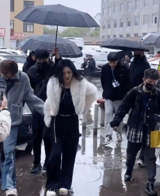 瘦了20斤的谢娜被人错以为是杨幂？谢娜要回归芒果台了吗