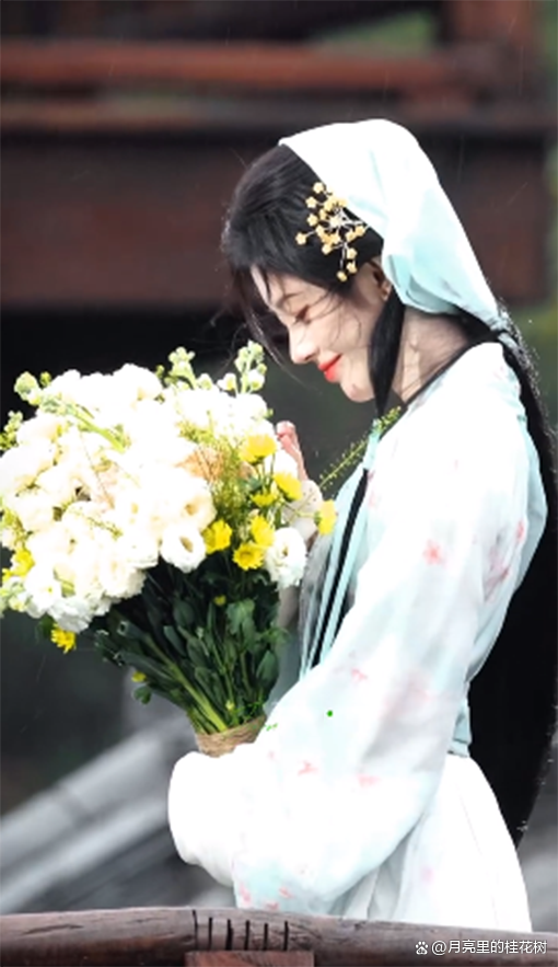 《月鳞绮纪》鞠婧祎麻花辫造型亮眼 清新脱俗获赞