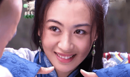 还没翻红先翻车，李菲儿成万人嫌，早年旧照被扒，与现在判若两人