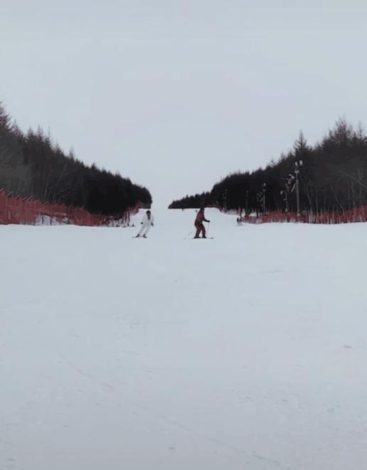 張馨予曬與老公何捷滑雪照 幸福恩愛羨煞眾人