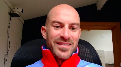 德比斯称靠张雪机车夺冠太疯狂了：张雪机车比想象的还要强得多