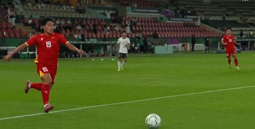 U23国足半场闷平越南！李昊又神扑，刘浩帆险送大礼，控球率65% 上半场互交白卷