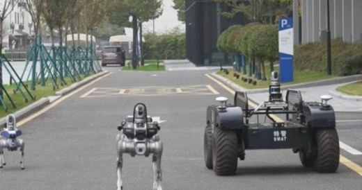 中国烏鎮 犬型ロボットやロボットカーが安全保障に登場