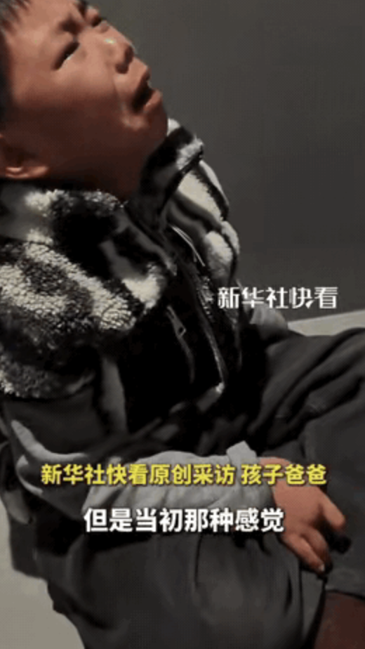 妈妈去世后孩子在卫生间大哭 无声的告别