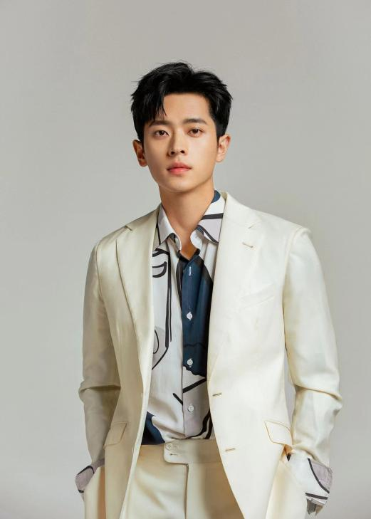 芒果今夏片场片单曝光 丞磊出道即为男一“钉子户”