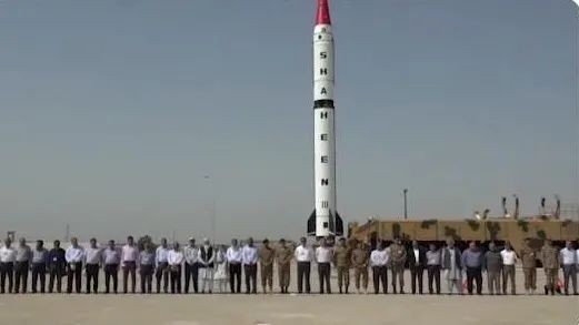 巴基斯坦成功试射“沙欣-3“导弹： 军人振臂欢呼