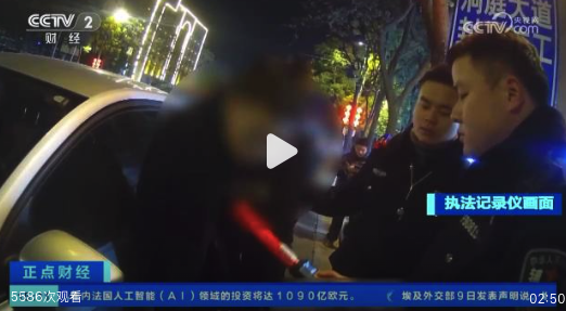 駕駛證不是沒(méi)帶那是真沒(méi)！15歲男孩偷開父親轎車帶朋友兜風(fēng)