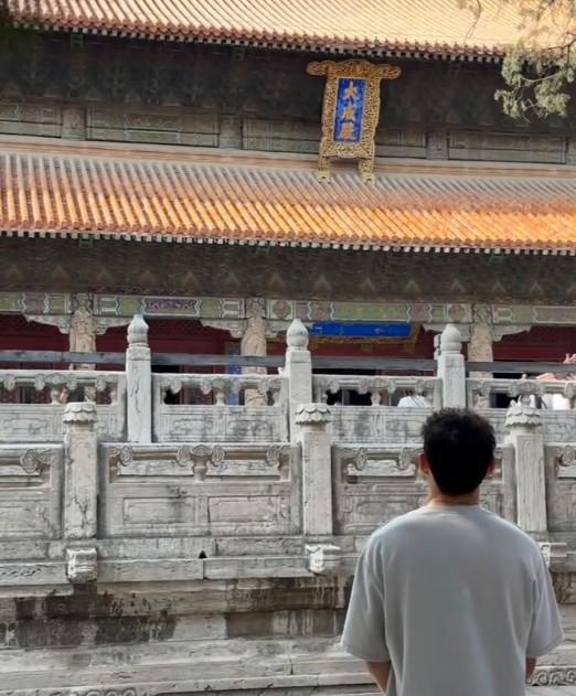孔廟祈福，李源一曬休假照：走進三孔,，感悟千年儒家文化 得來一趟