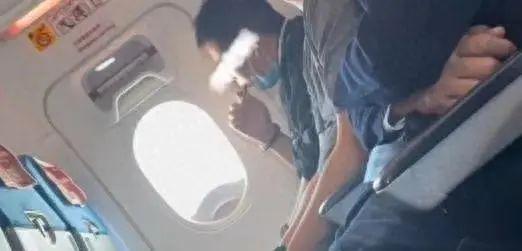 廈航回應(yīng)飛機(jī)上有人吸電子煙