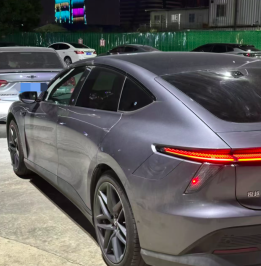 年轻人捡漏倒闭车企“烂尾车” 性价比成关键