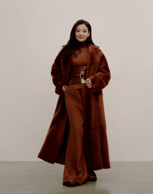 再看梅婷女儿快快,2岁多大时就跟着妈妈一起出现在《妈妈是超人》综艺