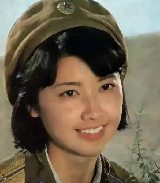 70岁朱琳现身洛阳引热议,曾饰女儿国国王,优雅依旧美成回忆_新闻看看