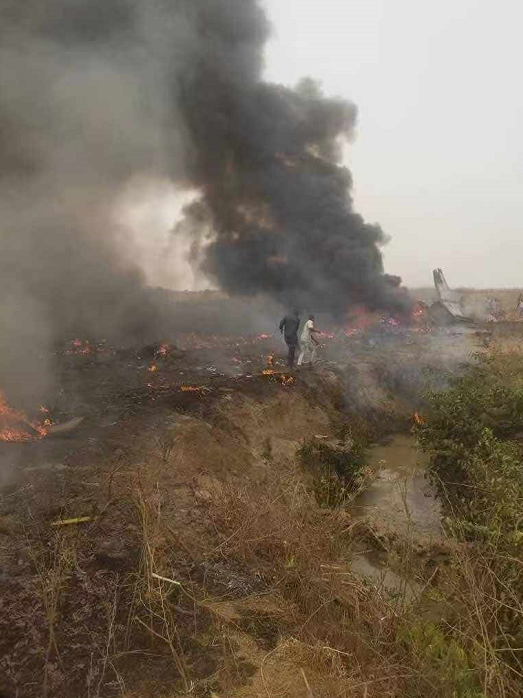 尼日利亚一空军客机坠毁 机上7人全部遇难