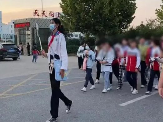 小学生1.9米被体育局选中