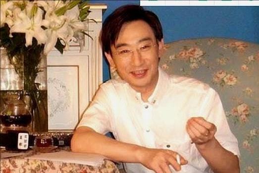 摄影师为女星拍裸体照用800盒胶卷 常在大自然中拍摄