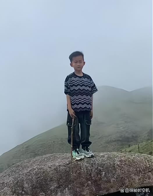 網(wǎng)友擔(dān)心失蹤男孩遇蟒蛇 搜救進(jìn)展?fàn)縿?dòng)人心