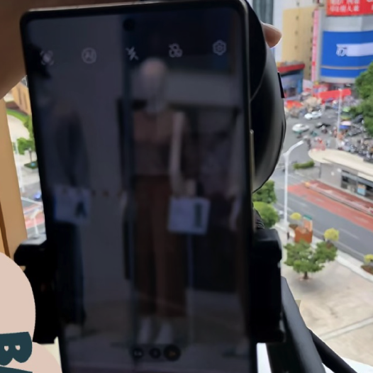 主播直播间卖望远镜暗示可偷窥：“想看什么都可以”“多远都能看到”