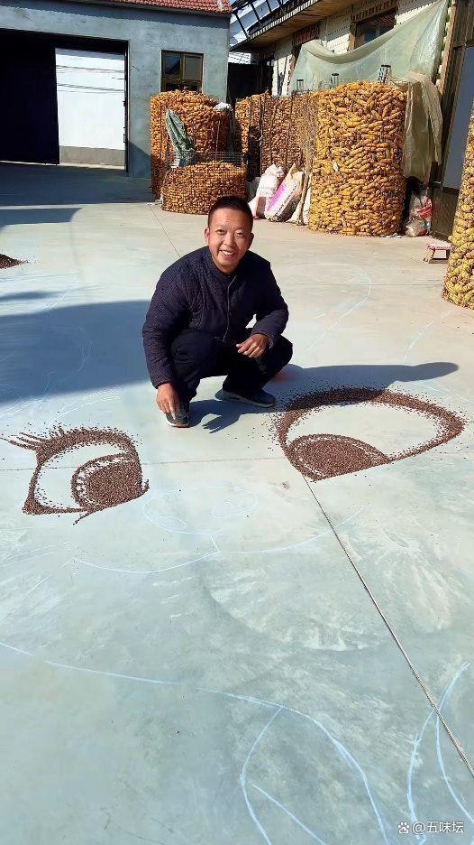 农户用粮食画《疯狂动物城》巨幅海报 创意致敬票房佳绩