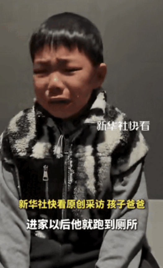 妈妈去世后孩子在卫生间大哭 无声的告别