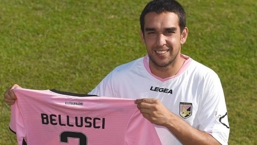 顶级联赛出场超过130次,意甲铁卫返乡后成餐厅服务员 足球译站 从辉煌到平凡的转变