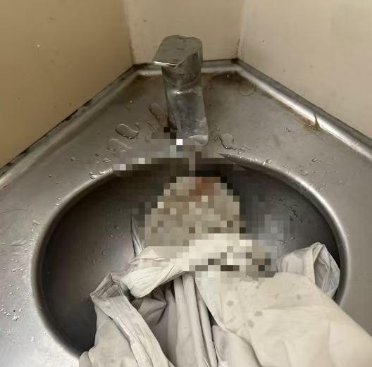 列车服务应满足卫生巾这一女性刚需 体面出行需公共设施兜底