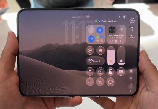 iPhoneDuo遭爆炒溢价超4000元 黄牛代抢热
