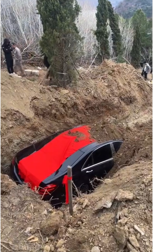 律师称用真车当陪葬品涉违法 民政部门介入调查