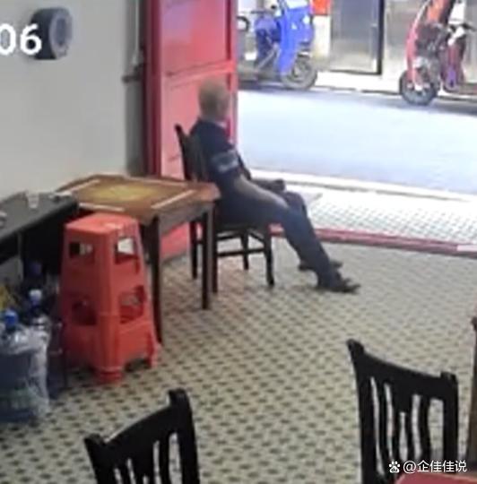 老人进店休息离世店家帮扶遭索赔10万