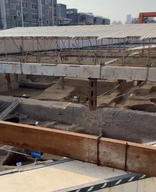 济南建城史提前1500年!——地铁6号线施工现场重大考古突破:大明湖西南遗址发现4200年前龙山文化城址