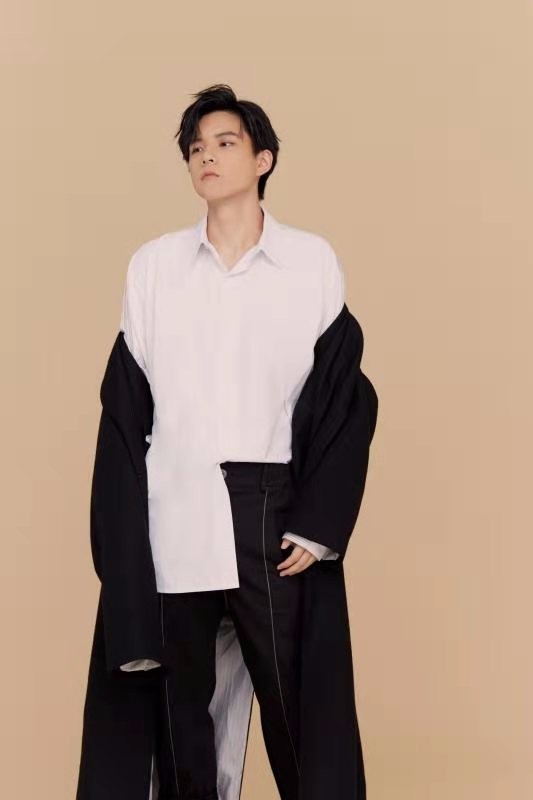 王熙元风衣写真大片 轻熟少年绅士沉稳